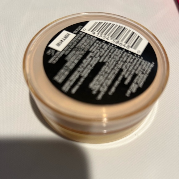 Maybelline banana powder - Picture 2 of 2